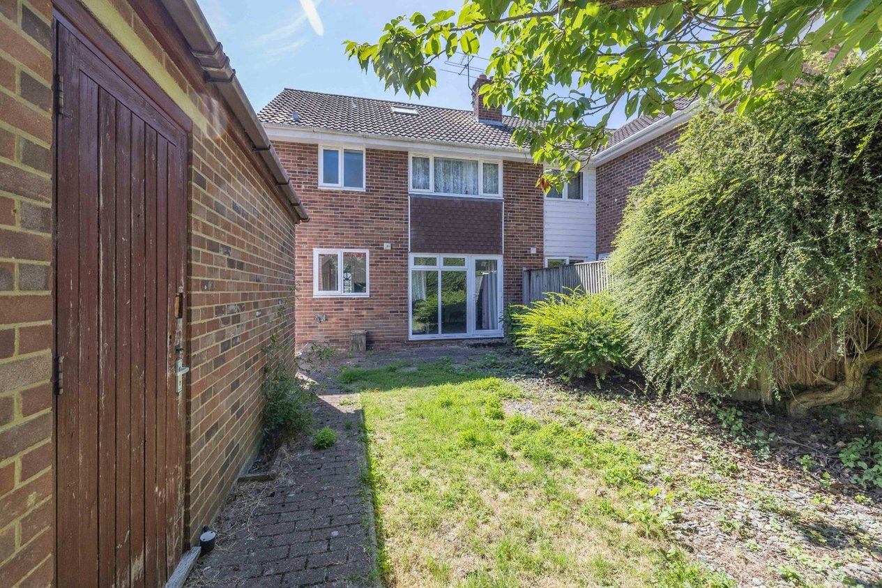 Properties Under Offer in Long Meadow Way Canterbury