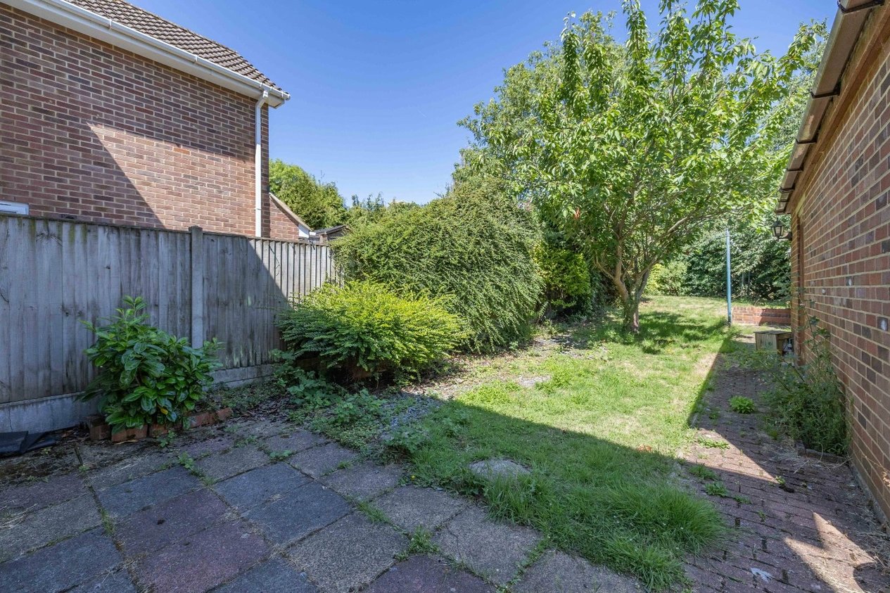 Properties Under Offer in Long Meadow Way Canterbury