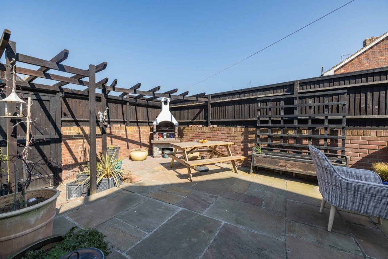 Properties Under Offer in Lower Road Faversham