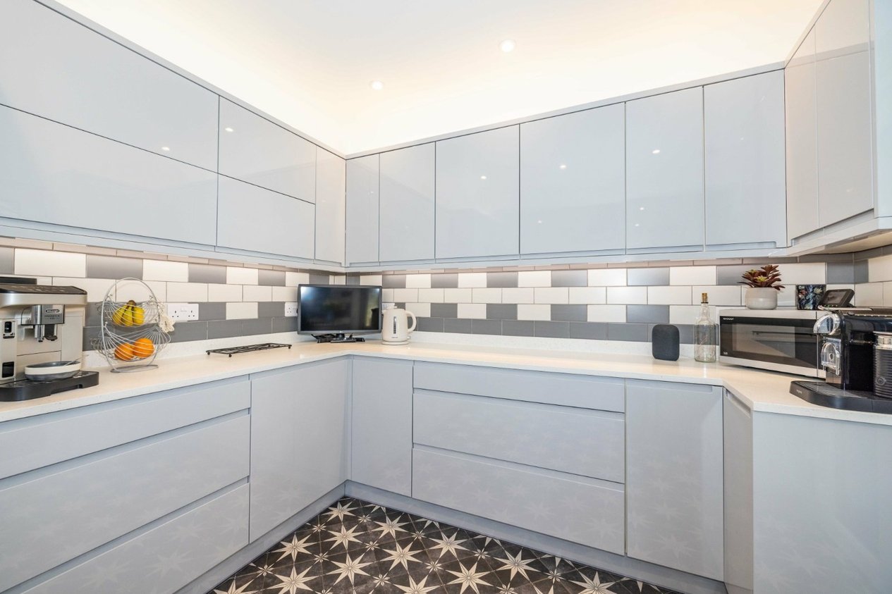 Properties Under Offer in Lower Road Faversham