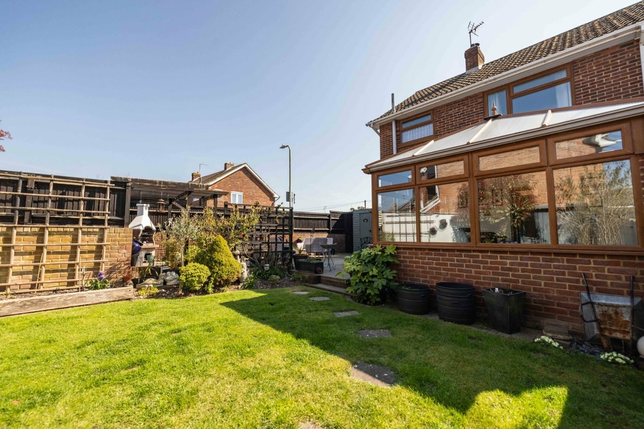 Properties Under Offer in Lower Road Faversham