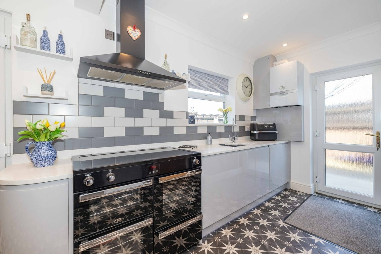 Properties Under Offer in Lower Road Faversham