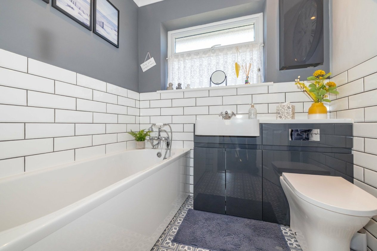 Properties Under Offer in Lower Road Faversham