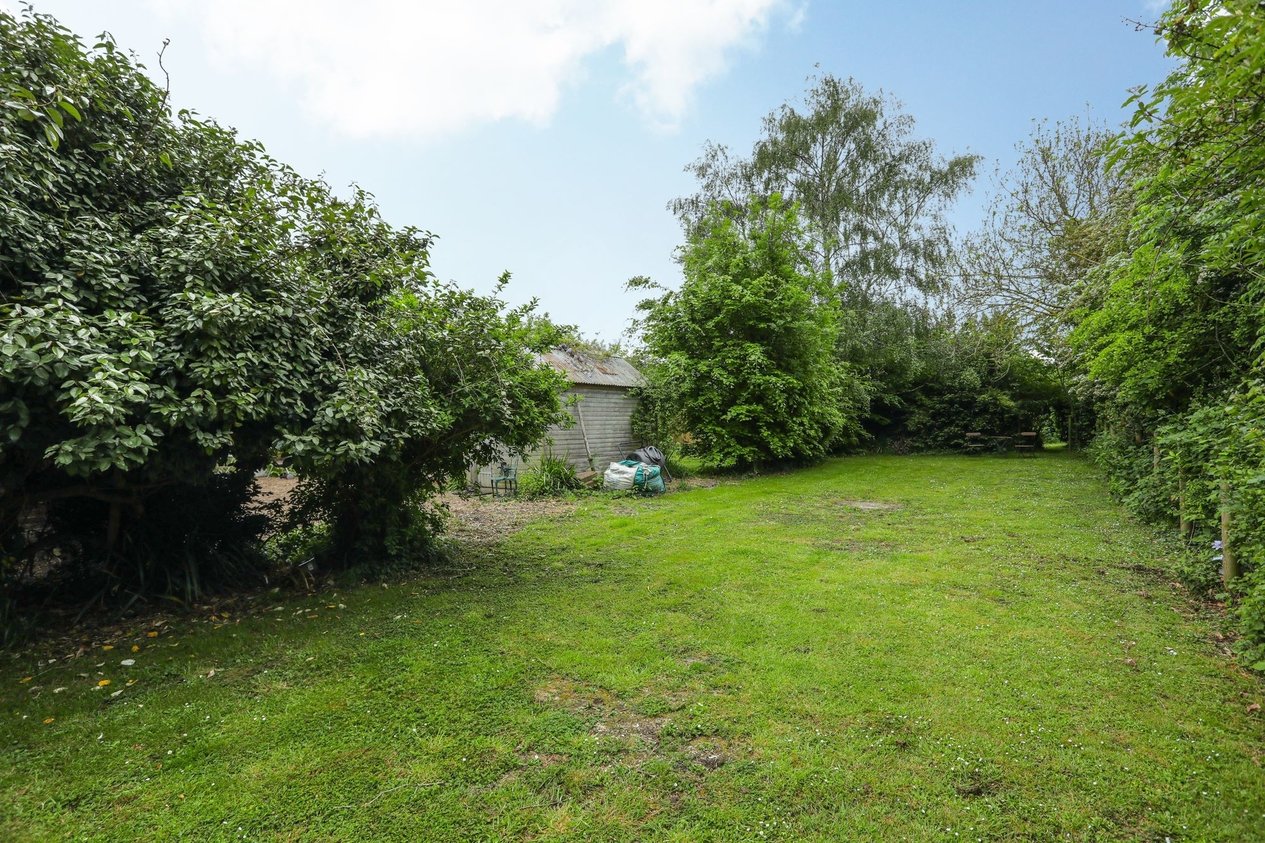 House Detached for sale in Luddenham,Faversham Miles & Barr