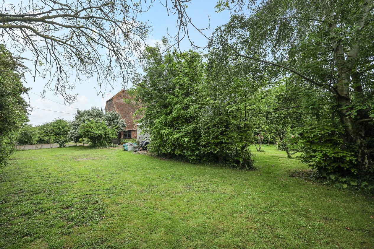 House Detached for sale in Luddenham,Faversham Miles & Barr