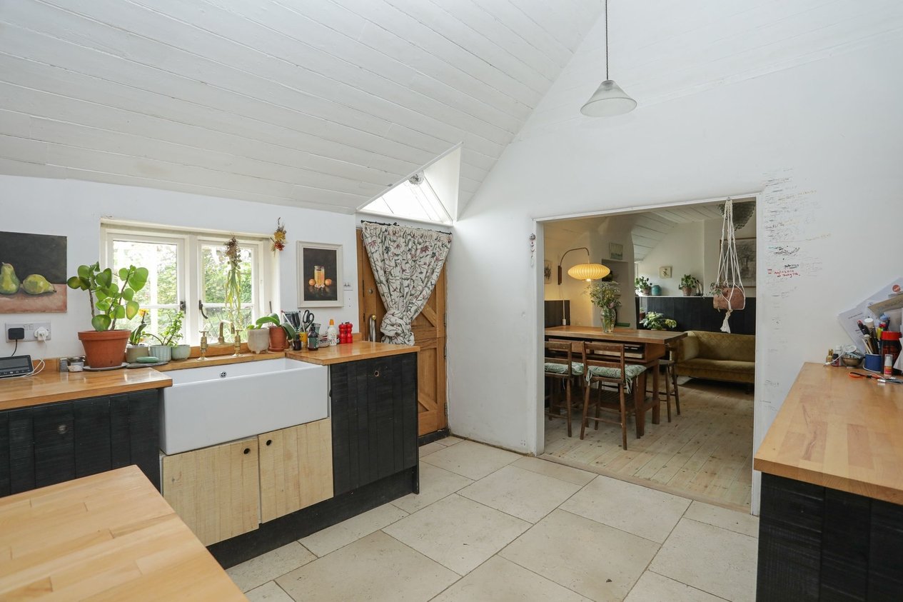 House Detached for sale in Luddenham,Faversham Miles & Barr