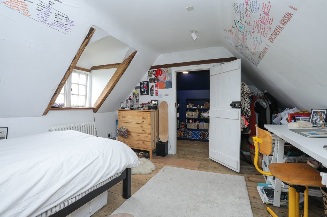 House Detached for sale in Luddenham,Faversham Miles & Barr