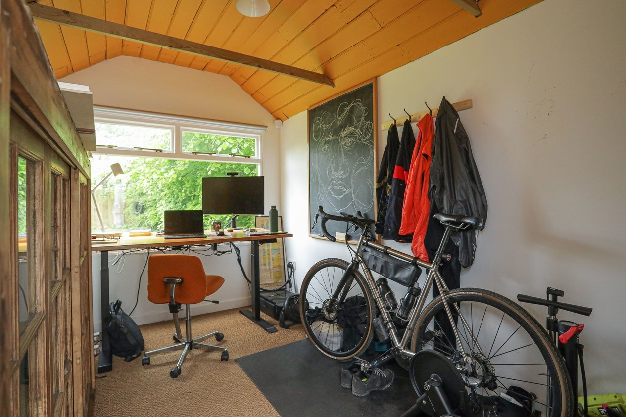 House Detached for sale in Luddenham,Faversham Miles & Barr