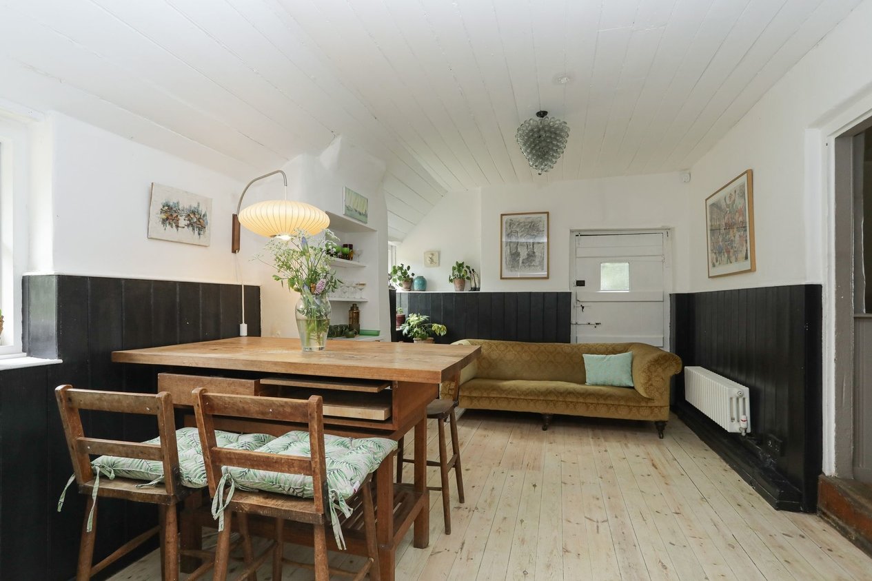 House Detached for sale in Luddenham,Faversham Miles & Barr