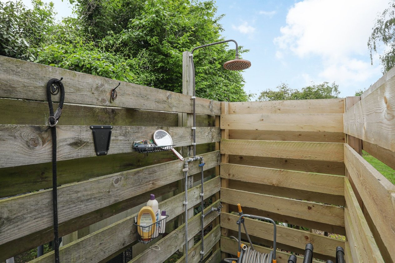 House Detached for sale in Luddenham,Faversham Miles & Barr