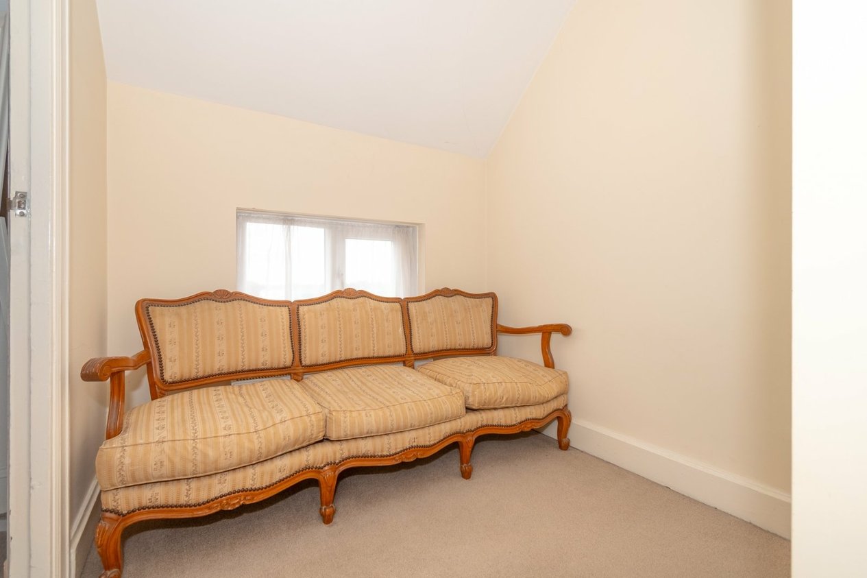 Properties For Sale in Manston Court Road Manston