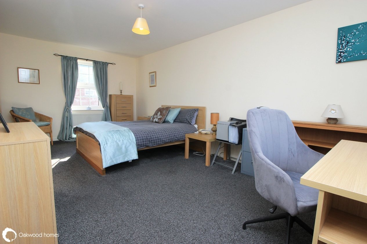 Properties Under Offer in Manston Way 