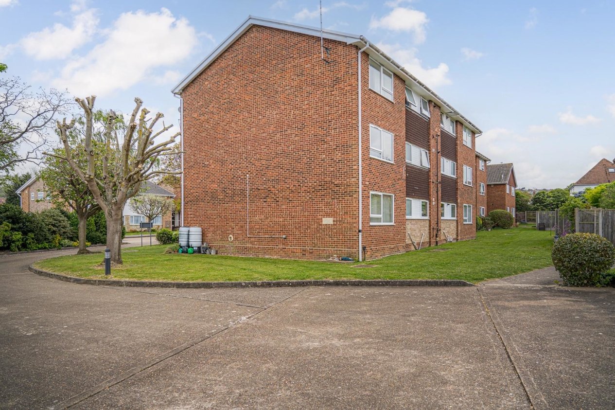Properties Sold Subject To Contract in Maugham Court 