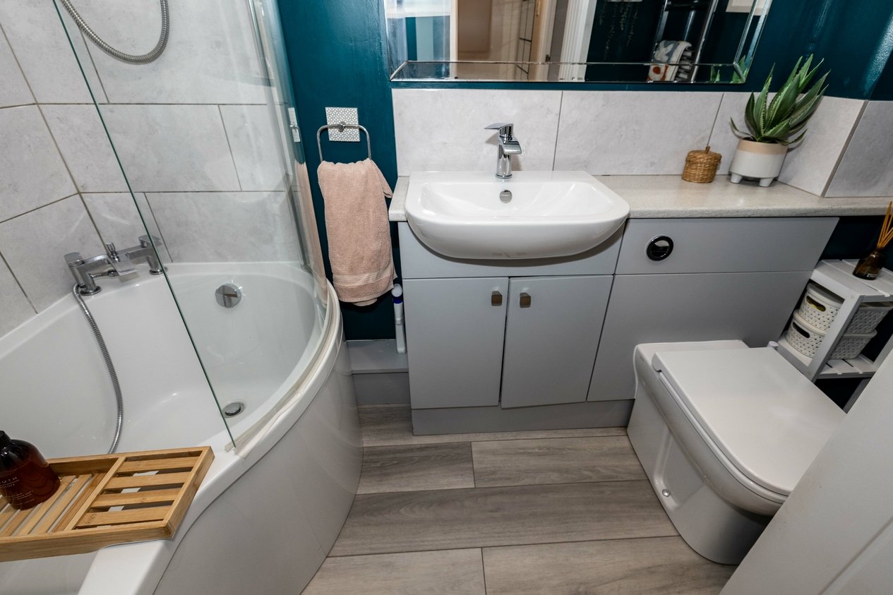Properties Under Offer in Meadow Grove Ashford