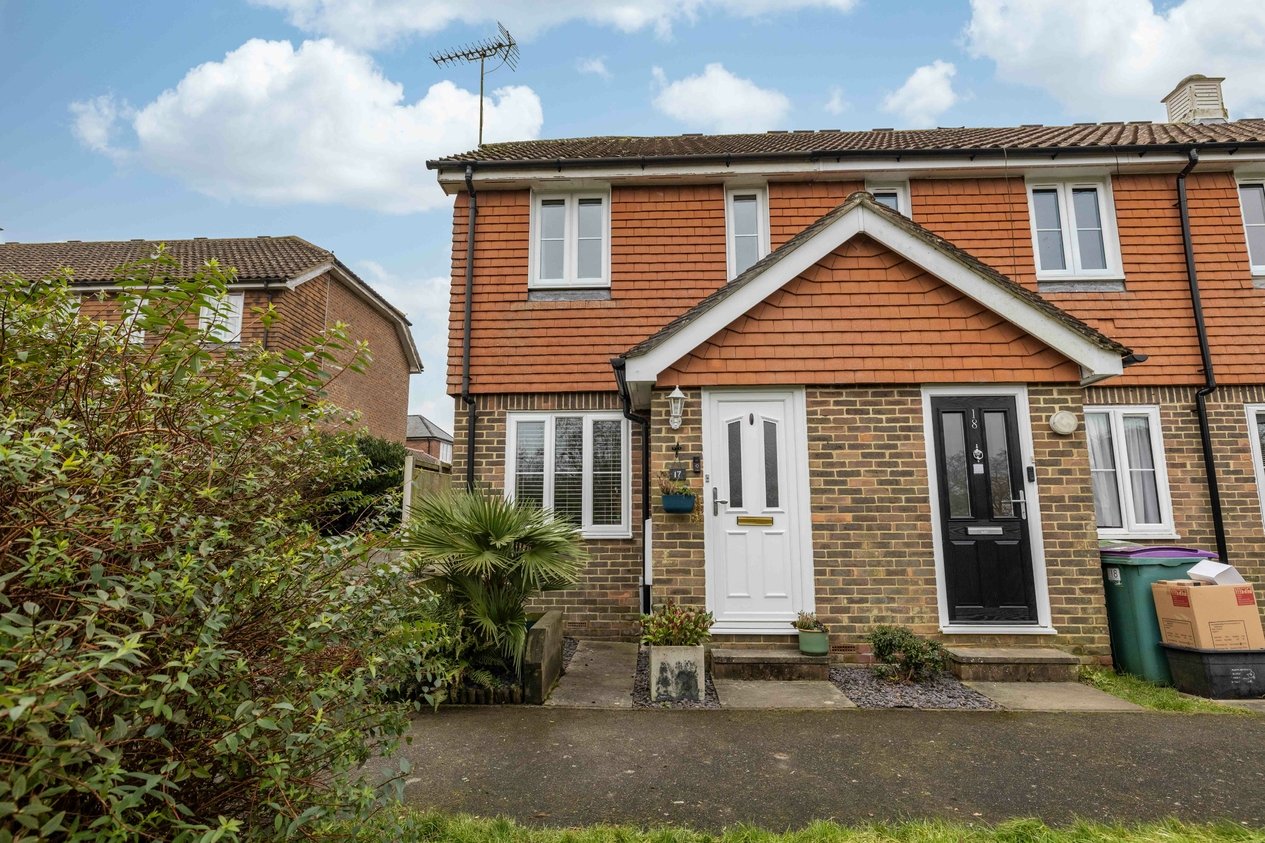 Properties Under Offer in Meadow Grove Ashford