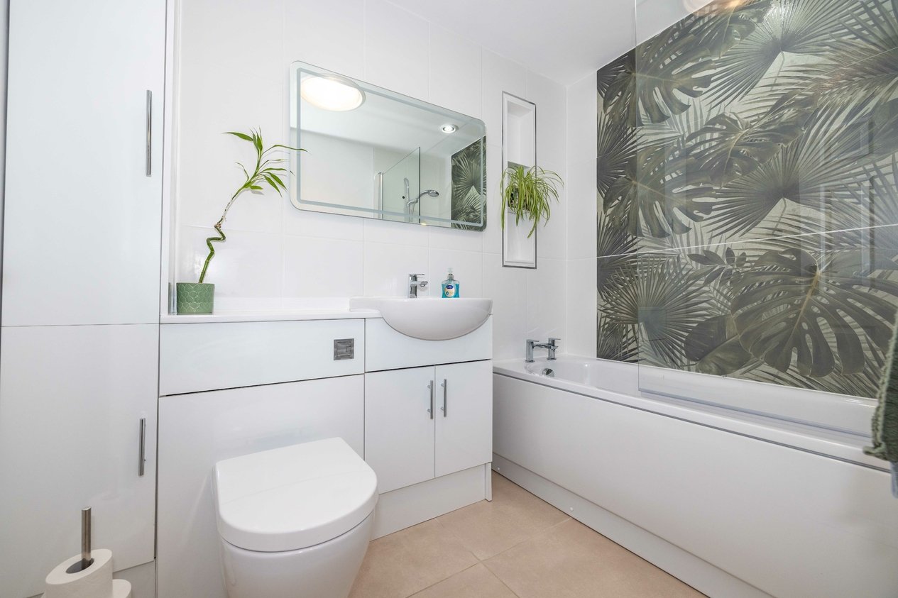 Properties Under Offer in Meesons Close Faversham