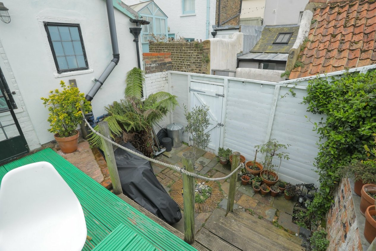 Properties For Sale in Middle Street Deal