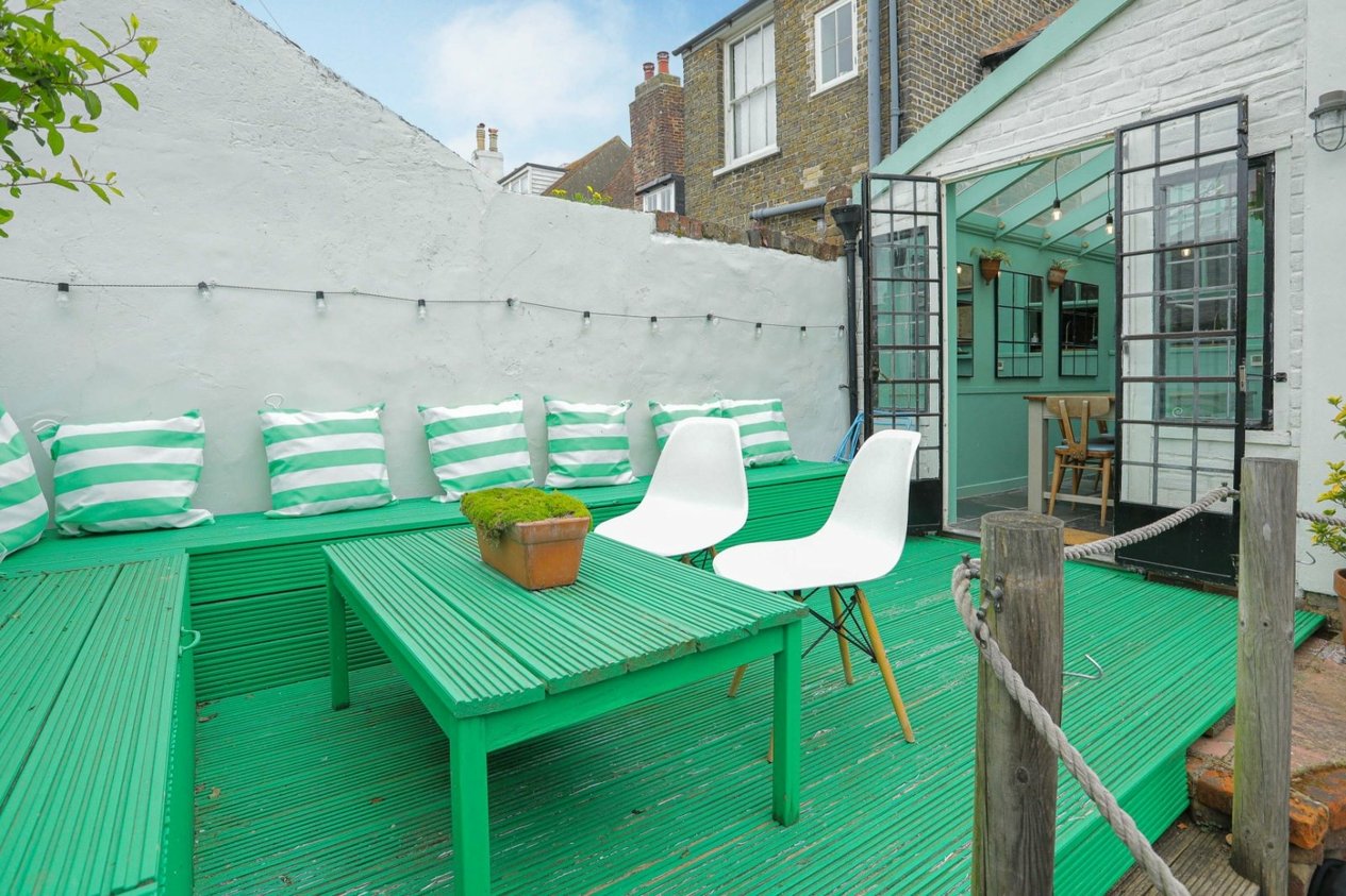 Properties For Sale in Middle Street Deal