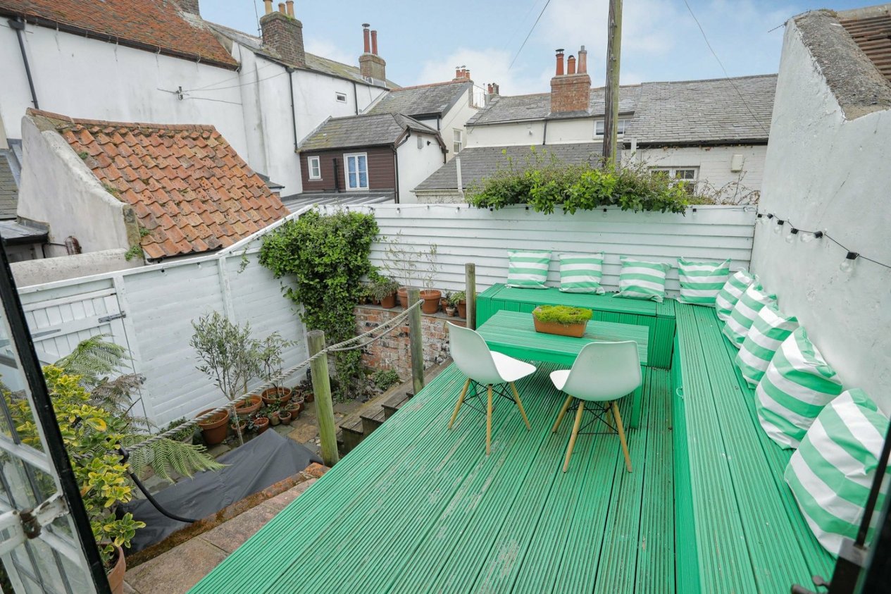 Properties For Sale in Middle Street Deal