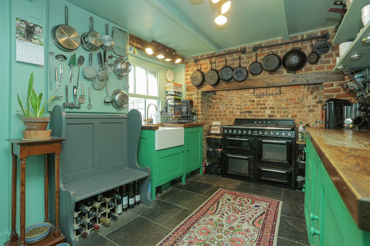 Properties For Sale in Middle Street Deal