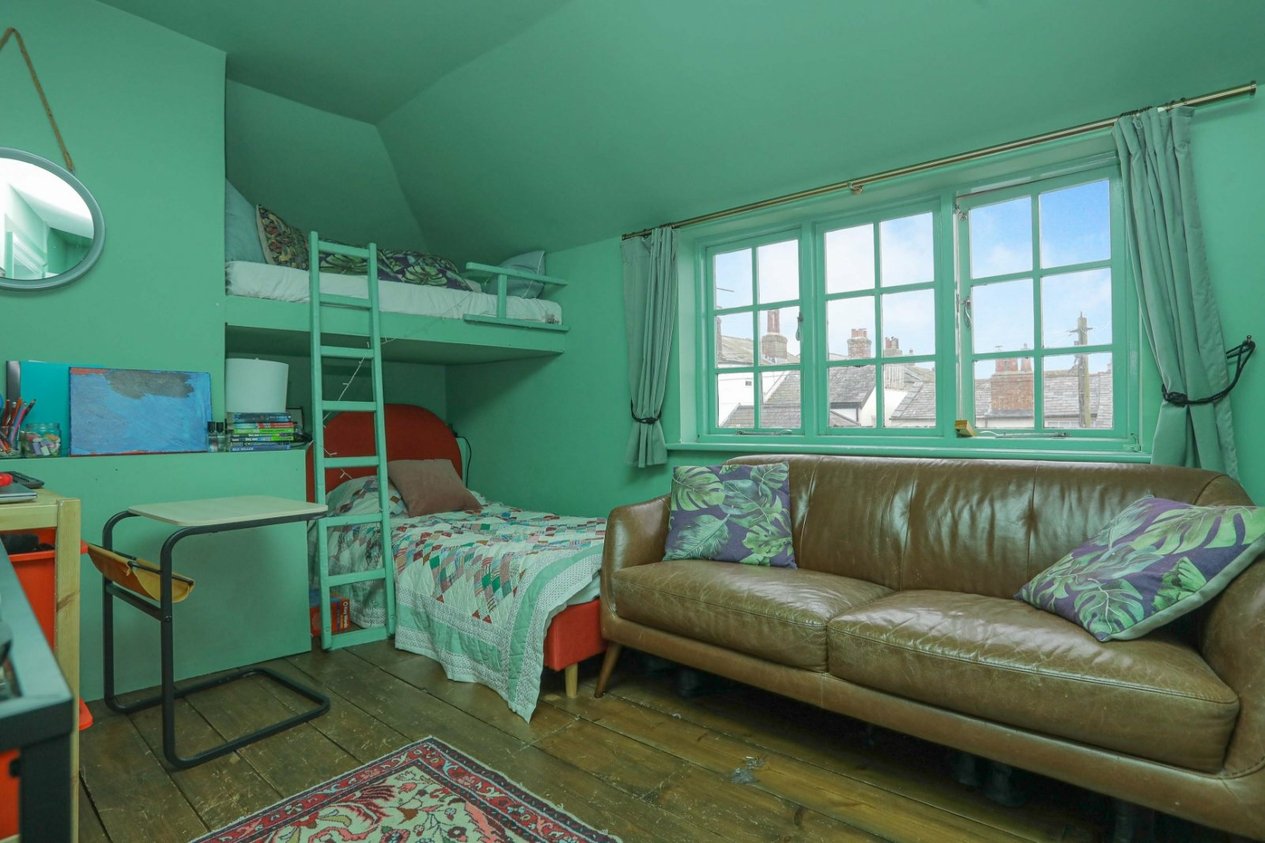Properties For Sale in Middle Street Deal