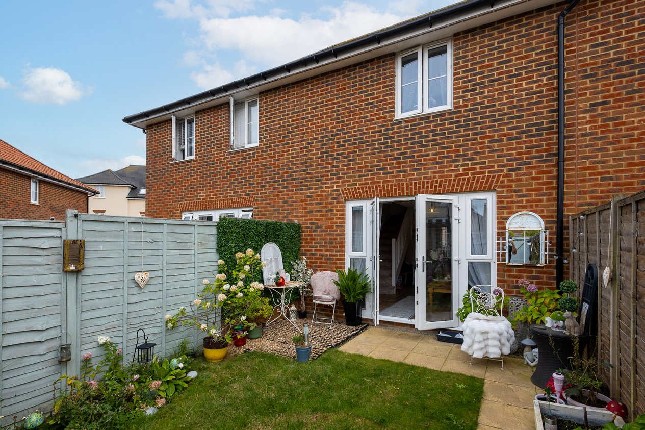 Properties Under Offer in Millyard Road Canterbury