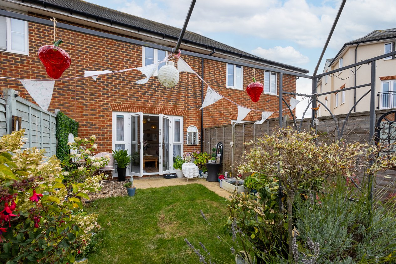 Properties Under Offer in Millyard Road Canterbury