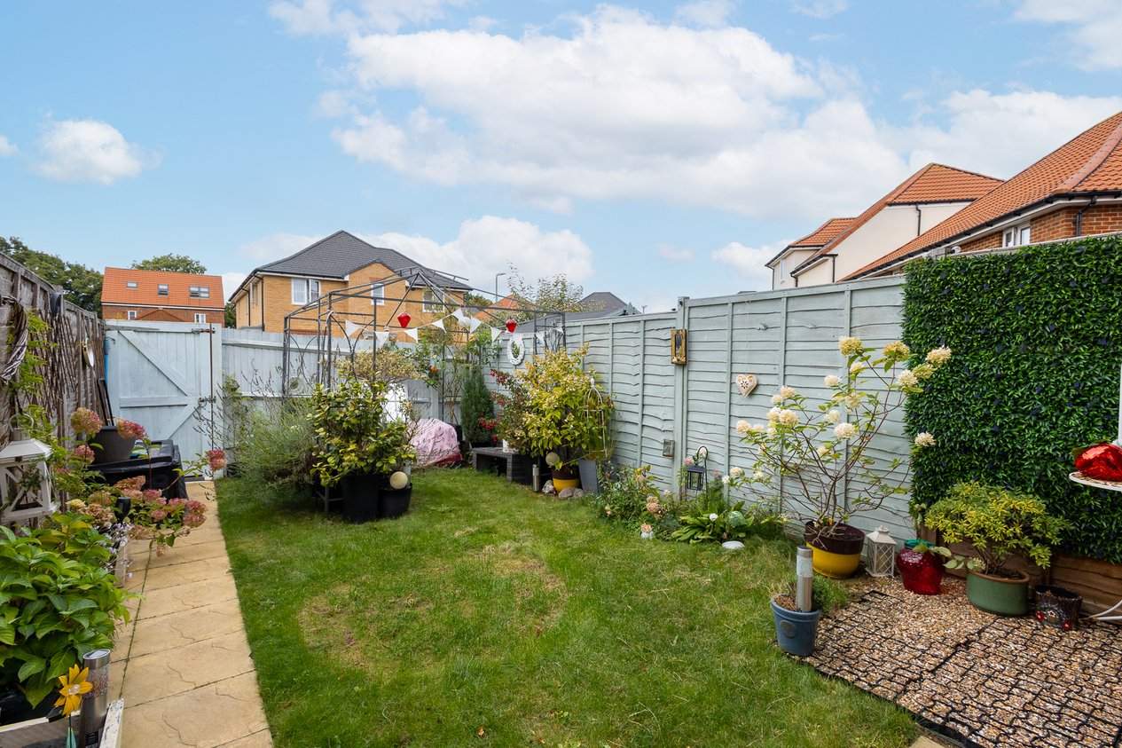 Properties Under Offer in Millyard Road Canterbury