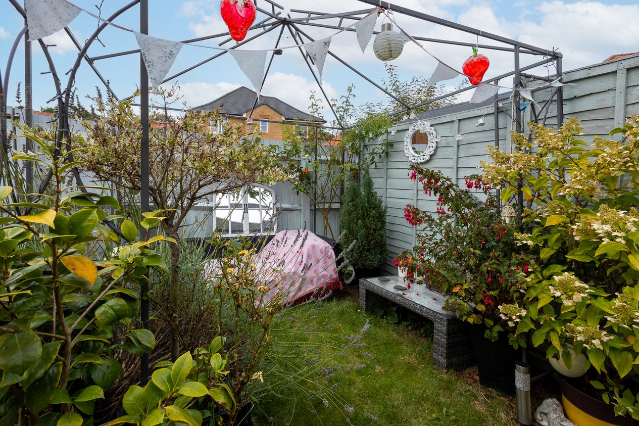 Properties Under Offer in Millyard Road Canterbury