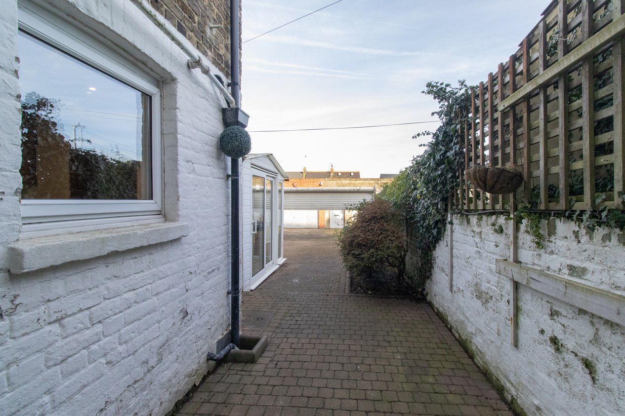 Properties Under Offer in Milton Avenue Margate
