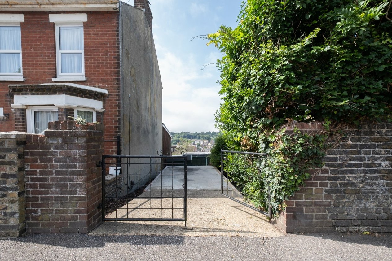Properties Under Offer in Minerva Avenue Dover