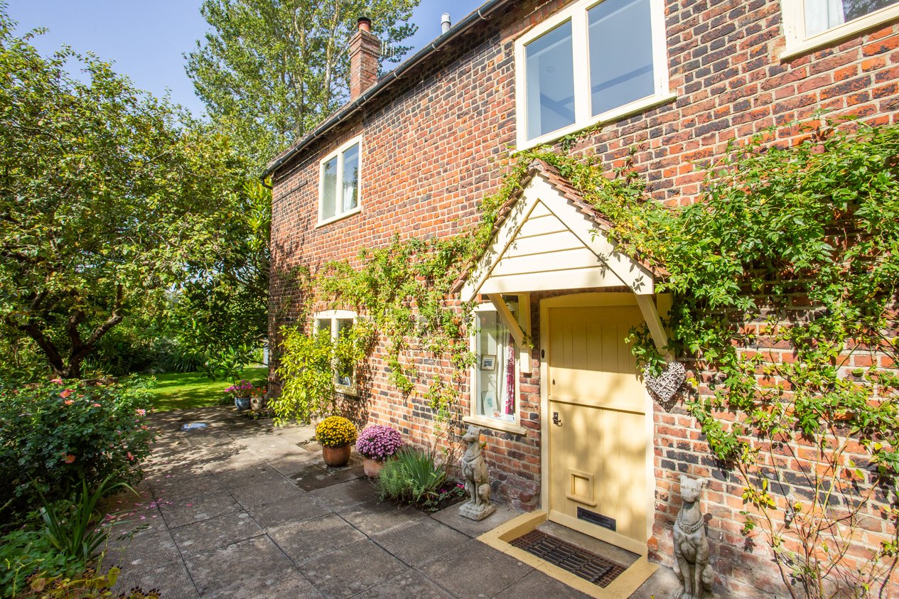 Properties For Sale in Moat Lane Fordwich