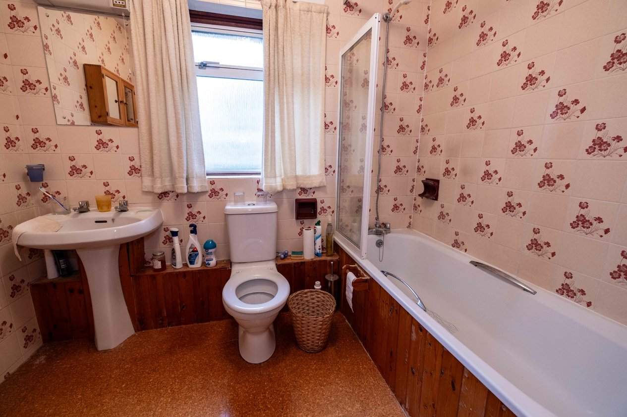 Properties Under Offer in Nackington Road Canterbury