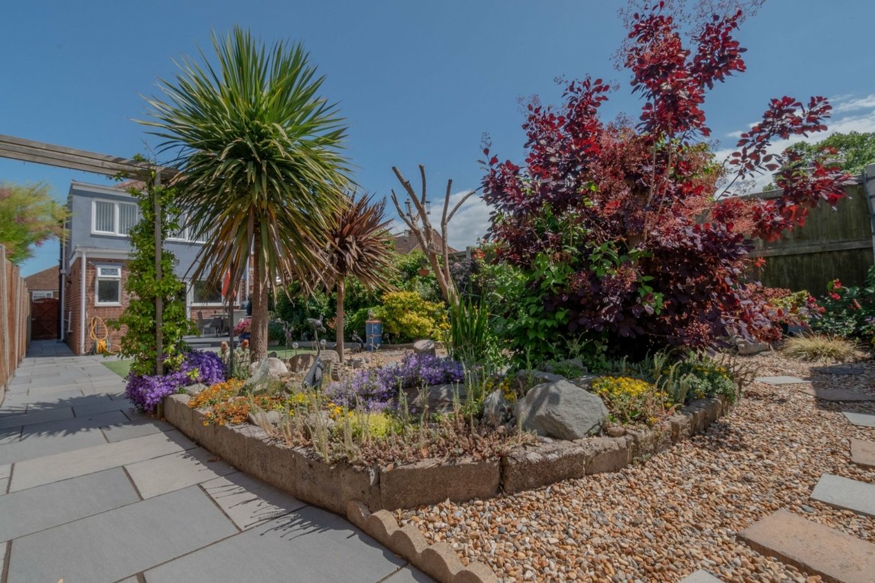Properties For Sale in Nash Court Gardens 