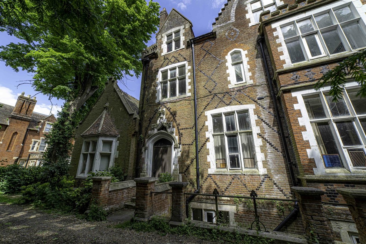 Properties For Sale in New Dover Road Canterbury