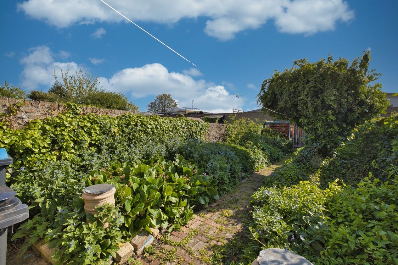 Properties Under Offer in Newington Road Ramsgate