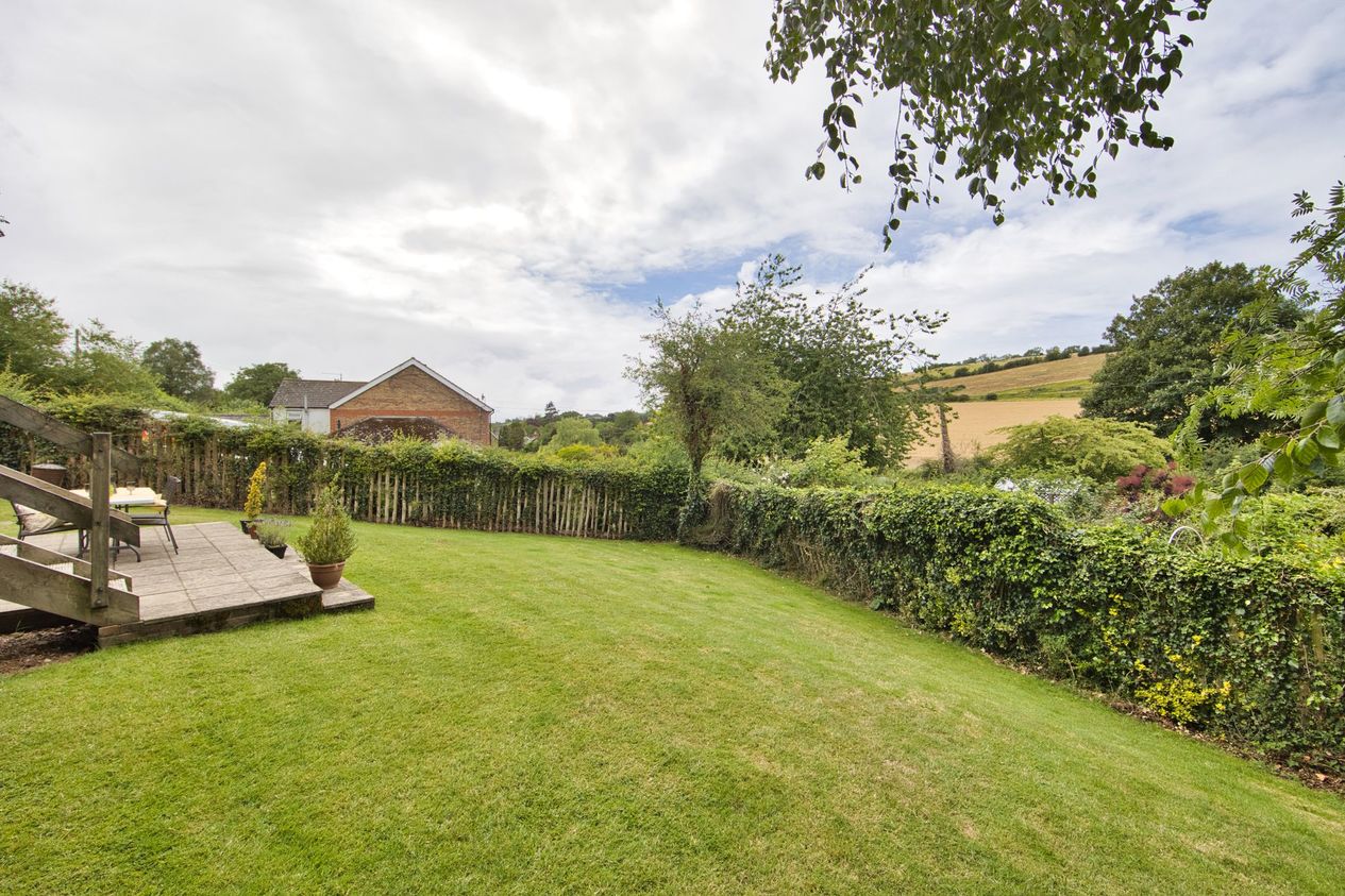 Properties For Sale in Newlyns Meadow  Alkham