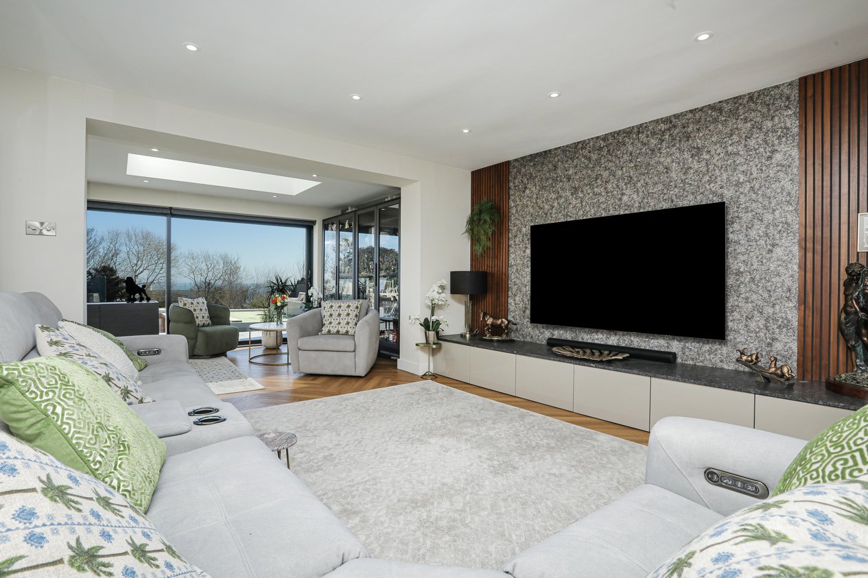 Properties Under Offer in North Foreland Avenue Broadstairs