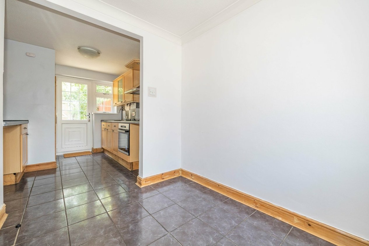 Properties For Sale in Nutley Close Ashford