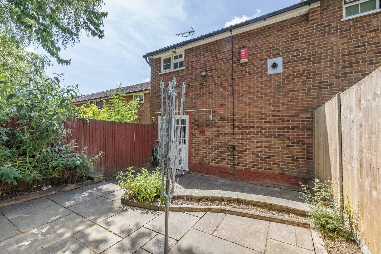 Properties For Sale in Nutley Close Ashford