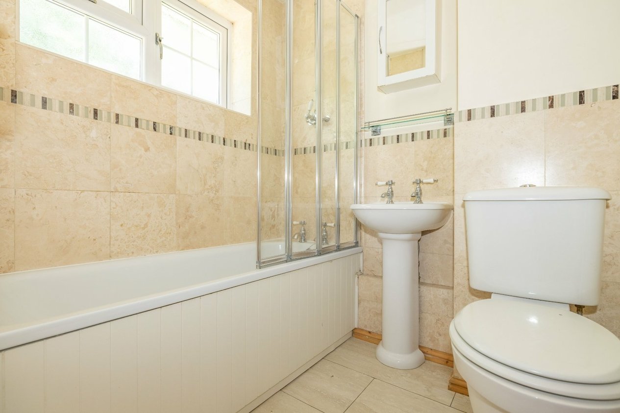 Properties For Sale in Nutley Close Ashford