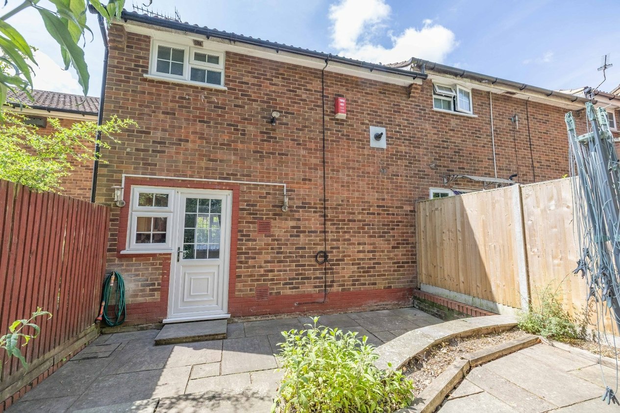 Properties For Sale in Nutley Close Ashford