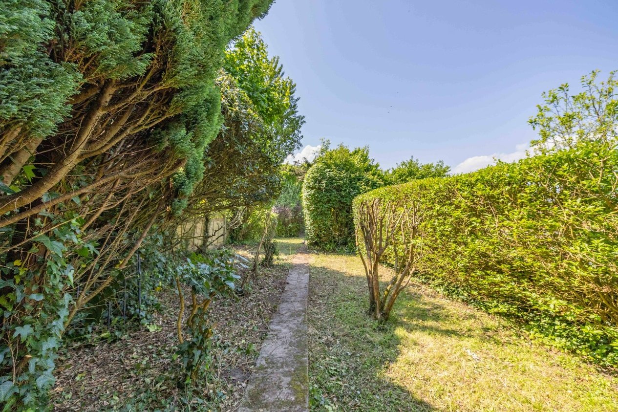 Properties For Sale in Oak Cottages Barrow Hill