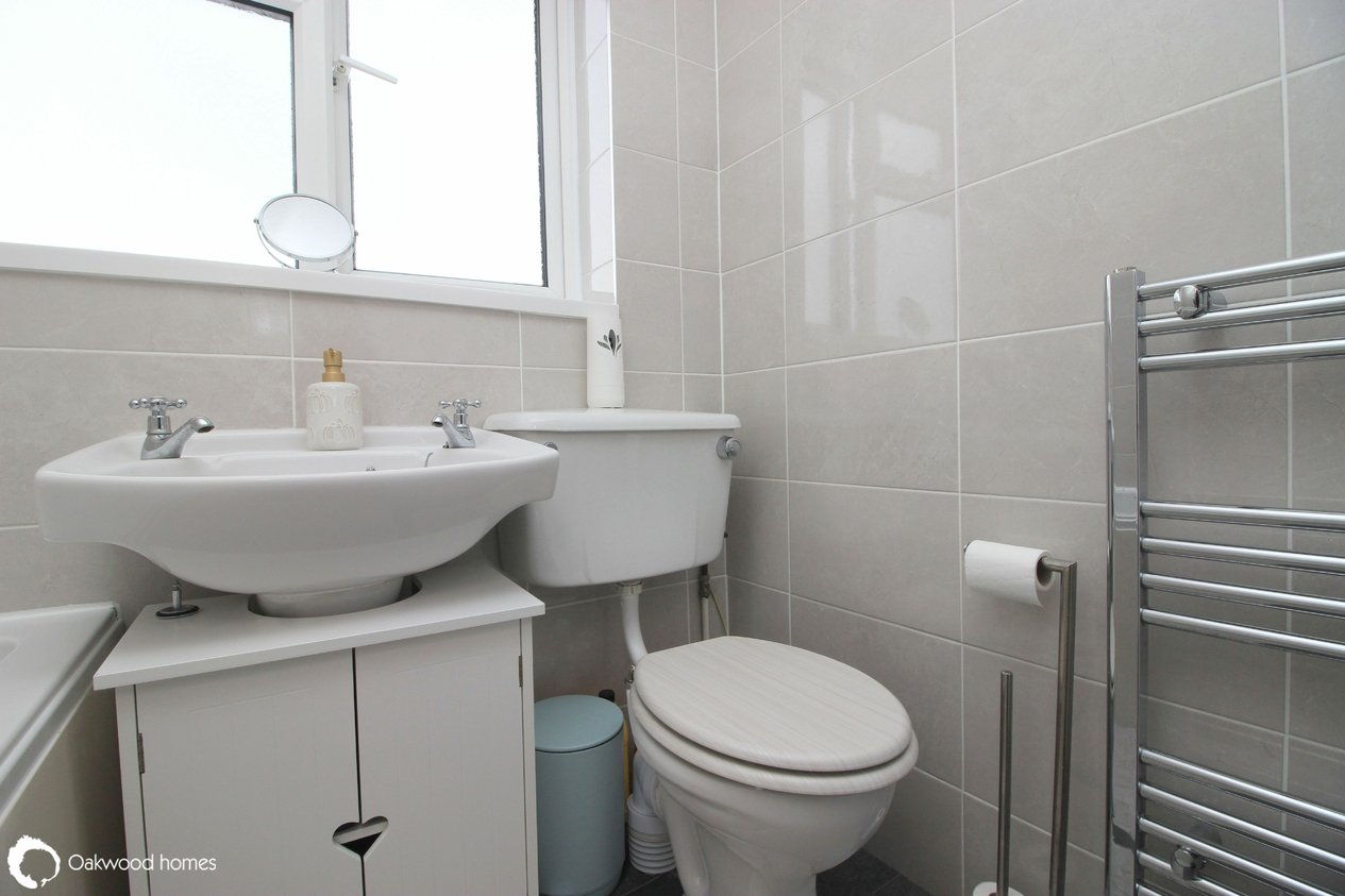 Properties For Sale in Oakfield Court 