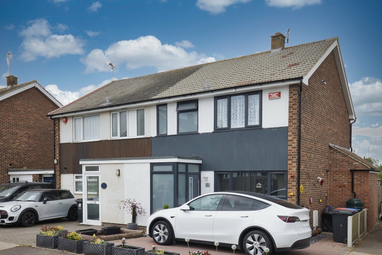 Properties For Sale in Oaklands Avenue Broadstairs