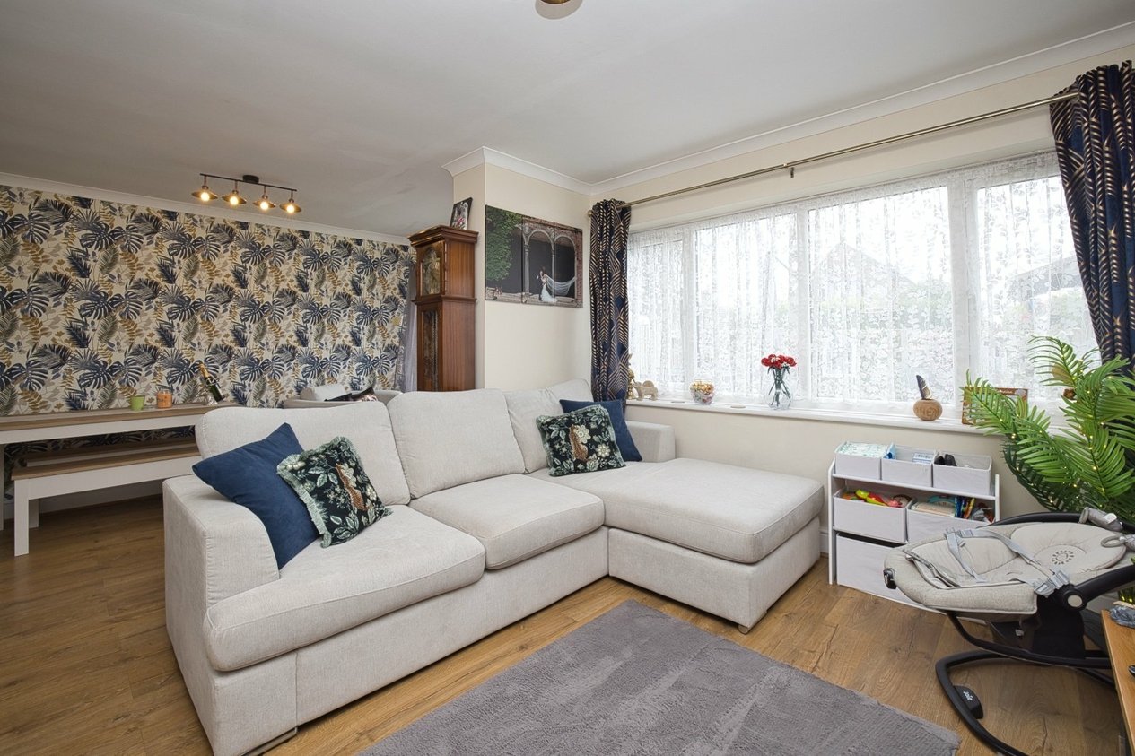 Properties For Sale in Oaklands Avenue Broadstairs