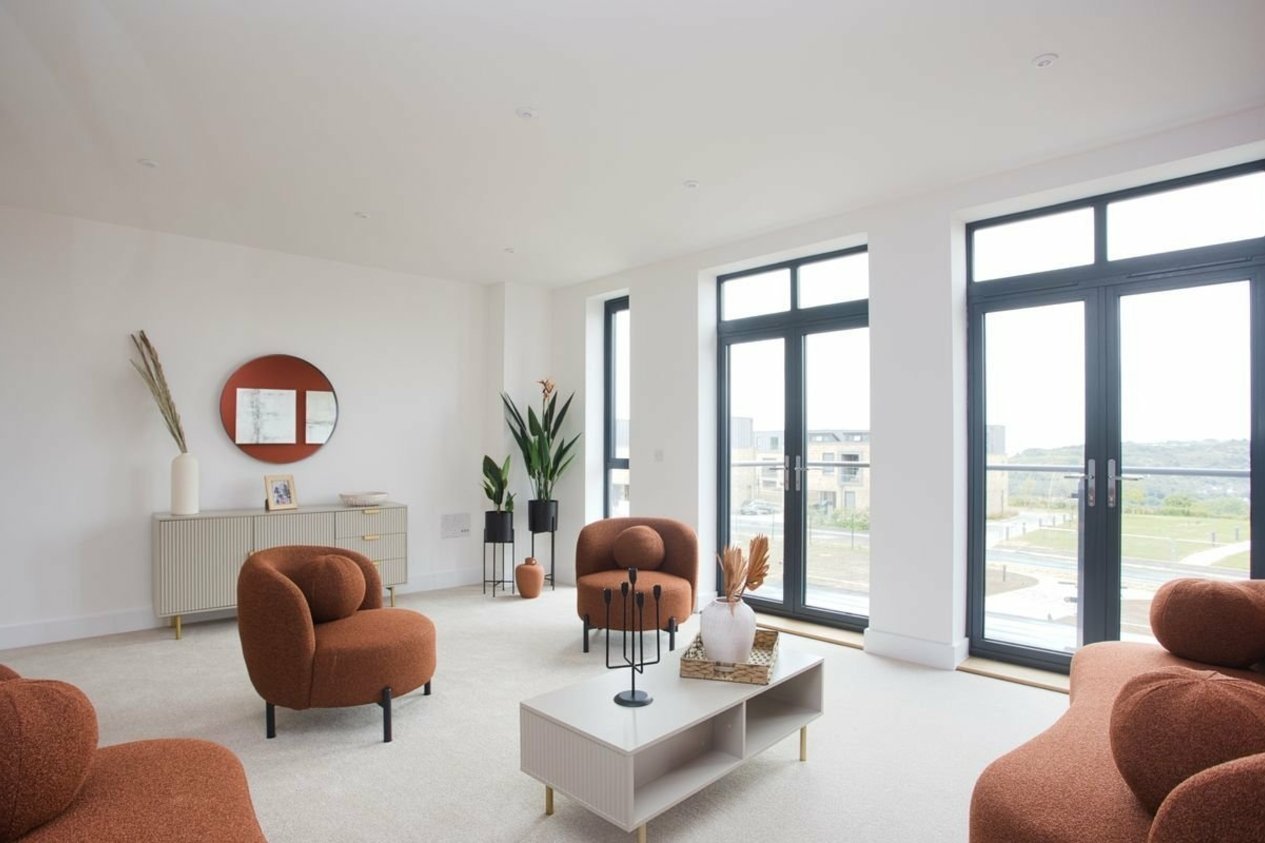 Properties Under Offer in Officers View Guston