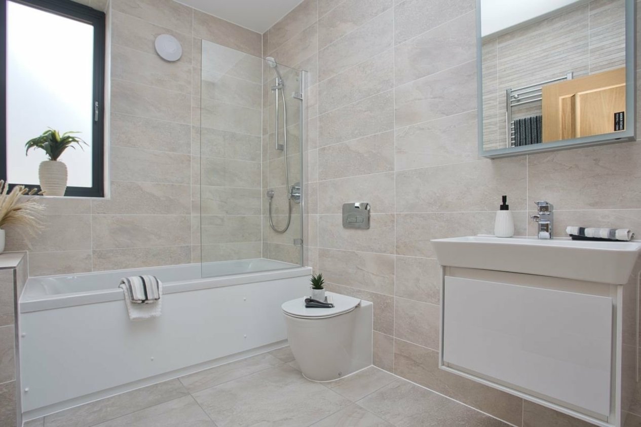 Properties Under Offer in Officers View Guston