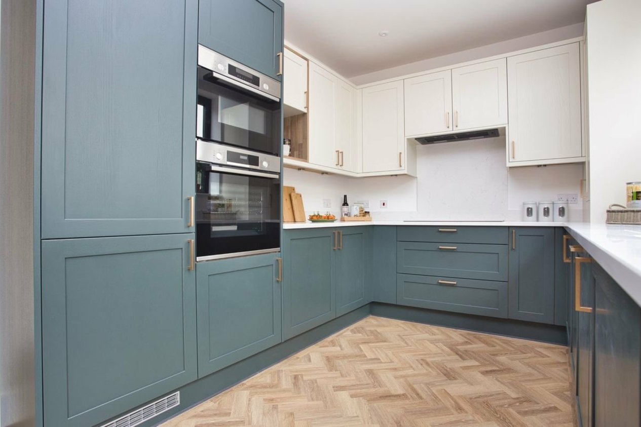 Properties Under Offer in Officers View Guston
