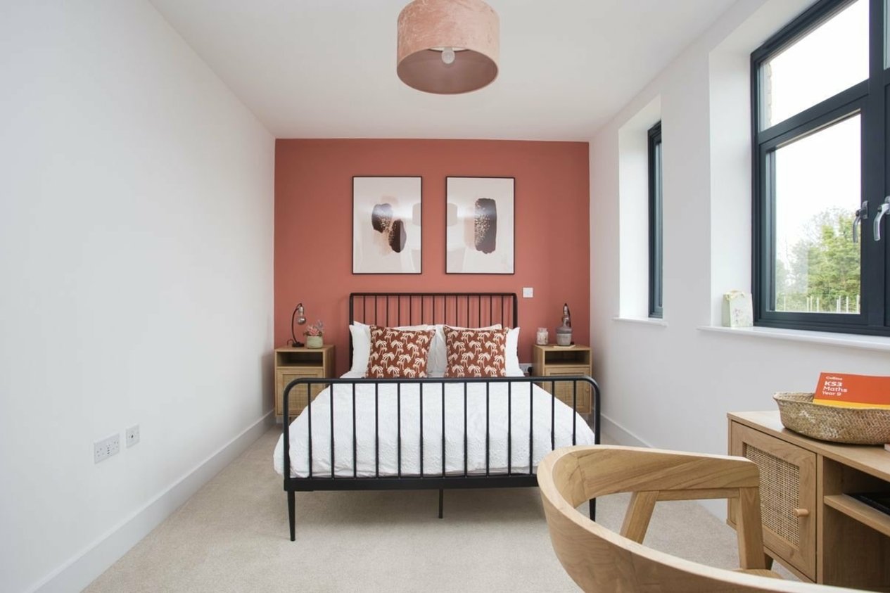 Properties Under Offer in Officers View Guston